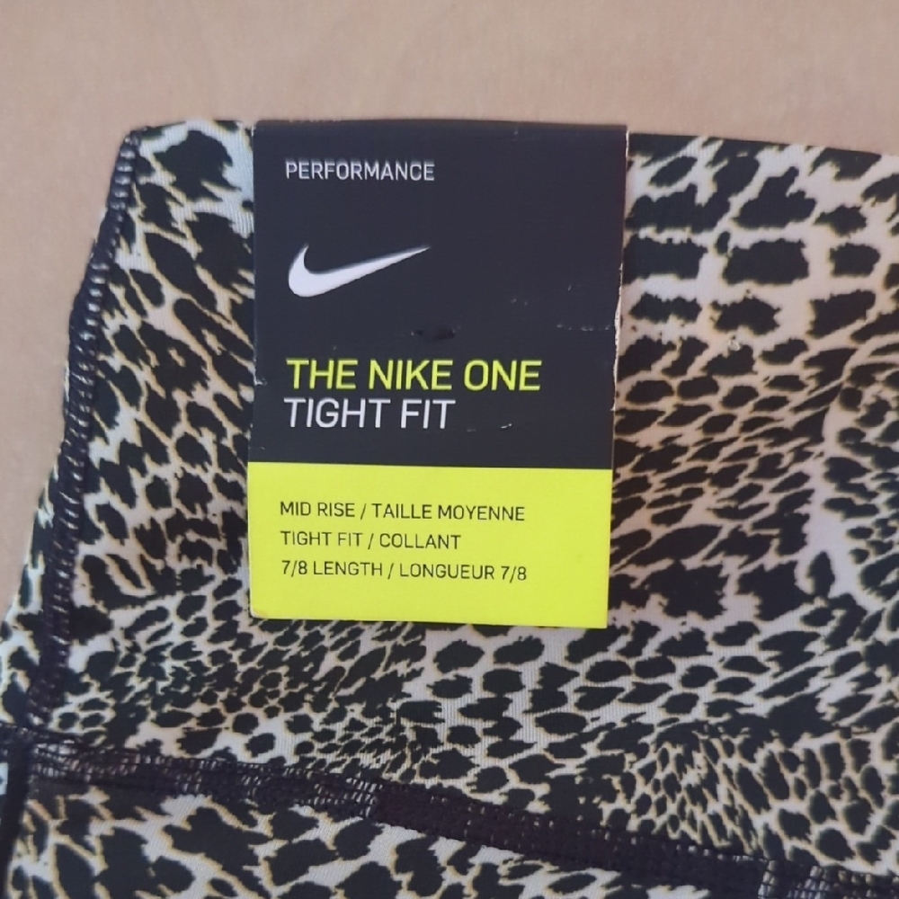 Nike Women's Leopard Print Leggings Size L NWT Never Worn